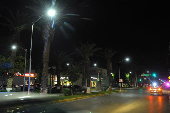 Nuevo. Con los trabajos de alumbrado incluyeron postería y cableado subterráneo.