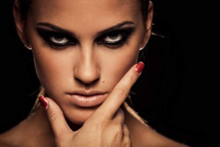Científicos de diversas universidades atribuyeron la intuición femenina a la presencia de cantidades menores de testosterona en sus cuerpos que la que poseen los hombres. (Internet)