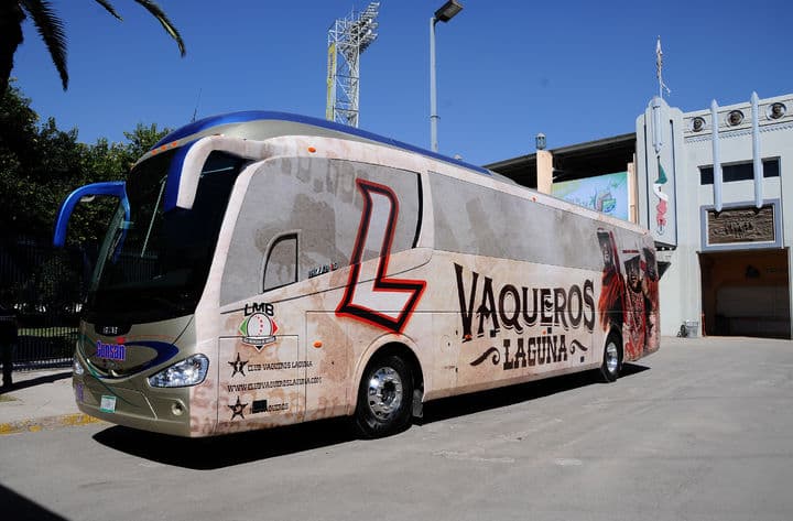 Este es el autobús en el que viajará Vaqueros Laguna esta temporada.