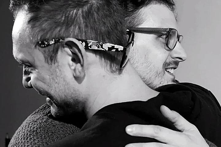 The First Hug Gay es un experimento para analizar las reacciones de personas homofóbicas y homosexuales al abrazarse. (YouTube)