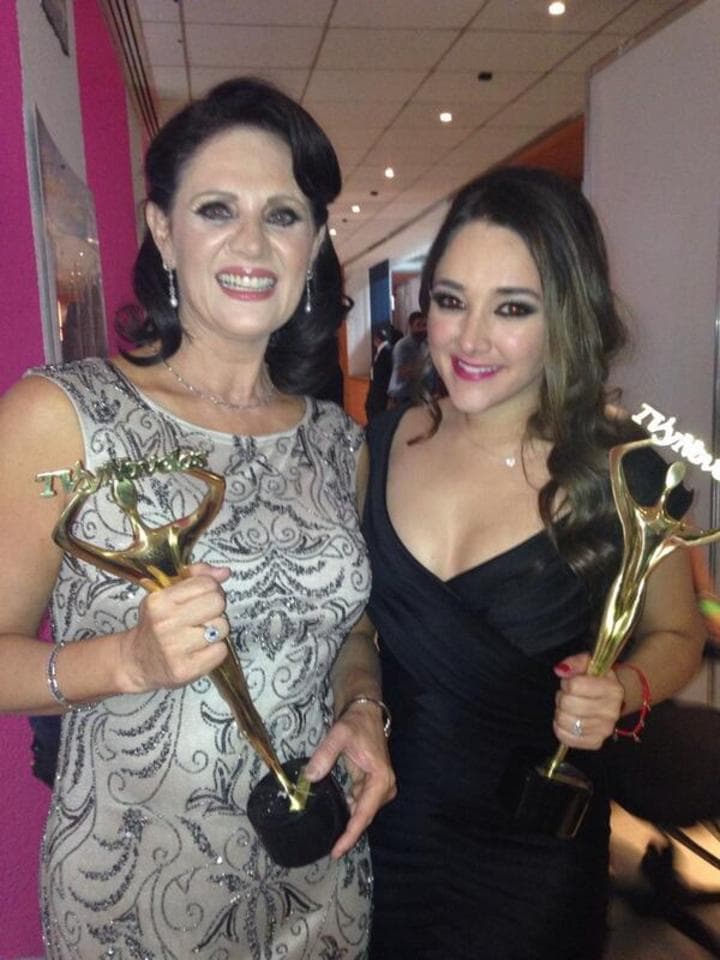 El melodrama Amores Verdaderos arrasó en la entrega de premios. (Twitter)