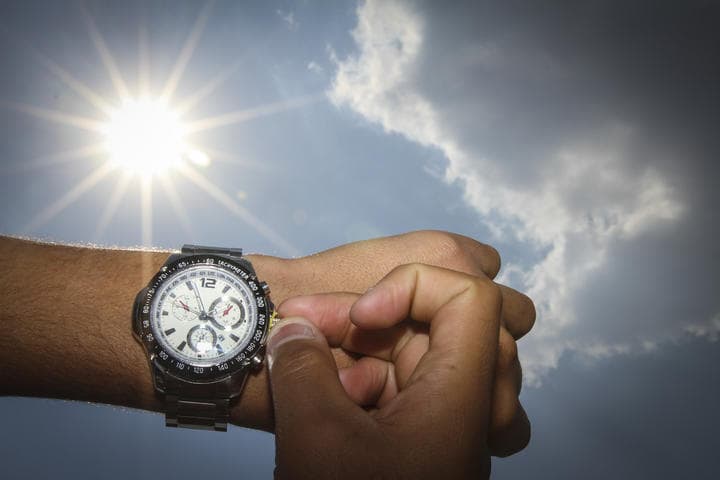El Horario de Verano se aplica en México desde 1996, con el objetivo de ahorrar energía eléctrica, y dicho programa consiste en modificar la hora del encendido de la luz en los intervalos en los cuales se muestra un mayor consumo de energía en los hogares. (Archivo)