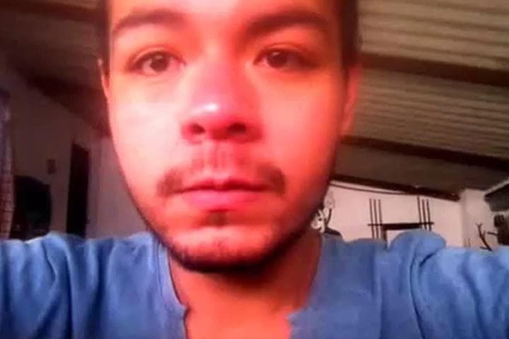 Ernesto denunció a su madre mediante una videograbación. (YouTube)