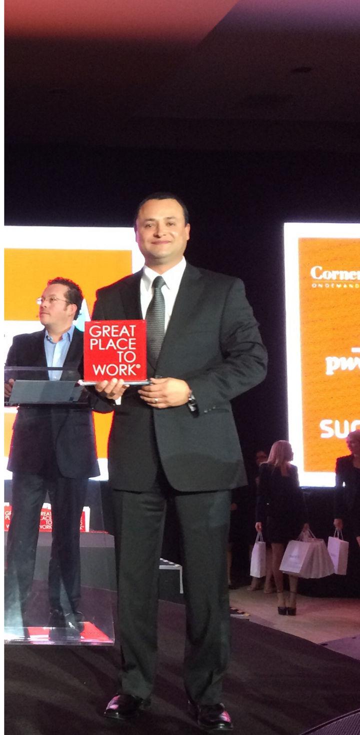 Dan premio a Ruba. Lic. Jaime Rangel Salgueiro, director corporativo de Recursos Humanos de Grupo Ruba, quien recibió el Premio GPTW 2014.