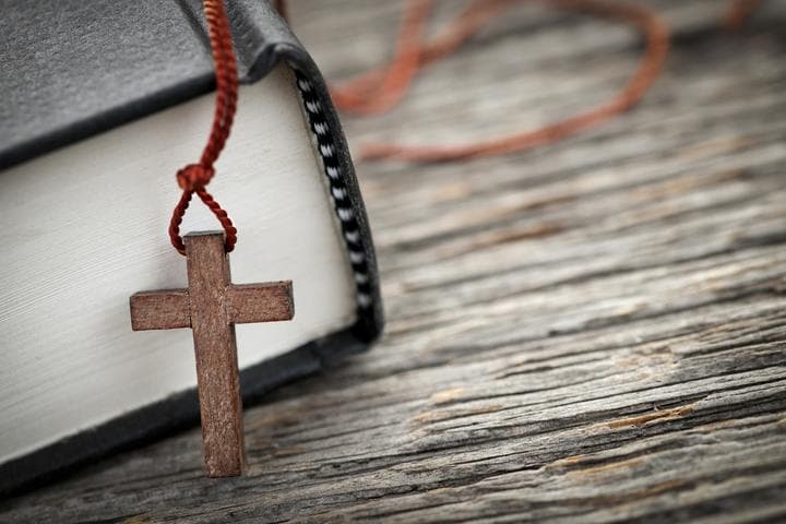 Ahora, la cruz, representa no sólo la muerte del llamado mesías, sino la forma en que este venció a la muerte y al pecado, abriéndose una nueva era en la historia de los hombres. (ARCHIVO)