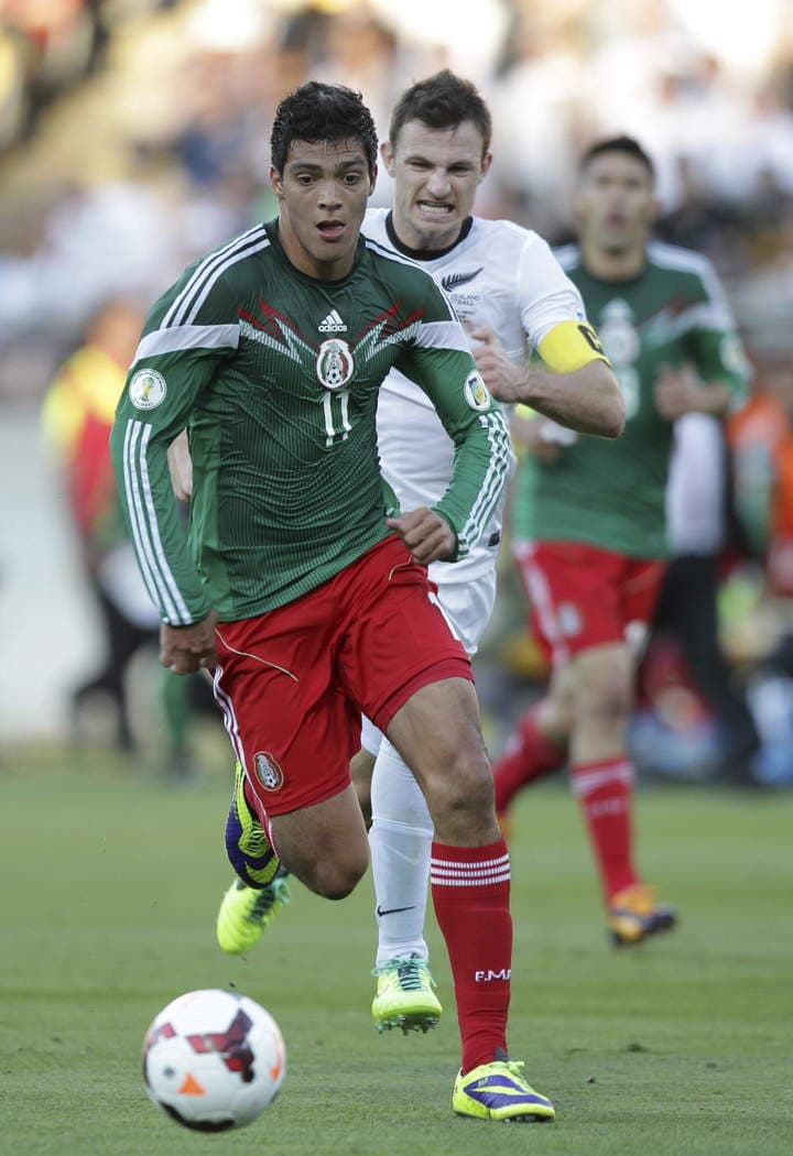 Raúl Alonso Jiménez Rodríguez es otro delantero que podría integrar la lista definitiva de la Selección Mexicana. Con 22 años, Jiménez juega actualmente con el Club América de la Liga MX. Y también es medallista olímpico de oro de los pasados Juegos Olímpicos en Londres 2012. (EFE)