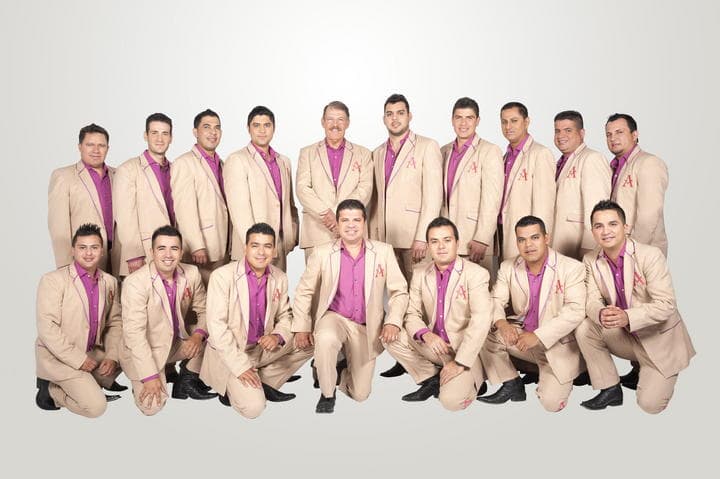 La Arrolladora Banda El Limón de René Camacho se alzó esta noche con los dos primeros Premios Billboard de la Música Latina.
