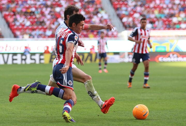Chivas buscará contratar a Oribe Peralta o Alan Pulido para reforzar la delantera. (Archivo)