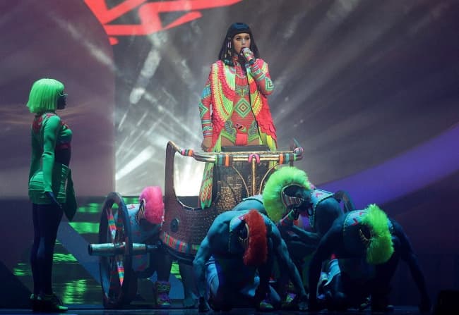 La cantante estadunidense Katy Perry abrió una nueva fecha en el Palacio de los Deportes, tras el éxito de la venta de boletos para su primer concierto, el próximo 17 de octubre.