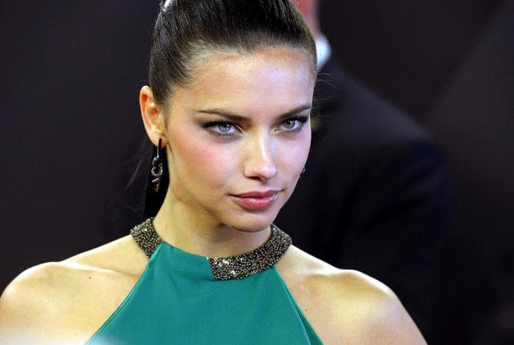  La modelo brasileña Adriana Lima y su marido, el exjugador de la NBA Marko Jaric, han decidido poner fin a su relación tras cinco años de matrimonio.