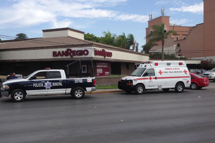 Asalto. La sucursal de BanRegio fue asaltada ayer por sujetos armados.