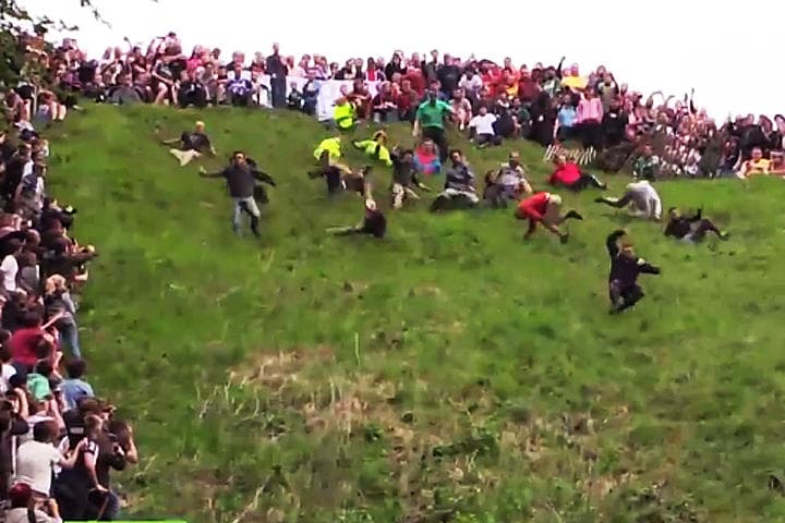 Los concursantes se someten a una sacudida violenta de diversión. (YouTube)