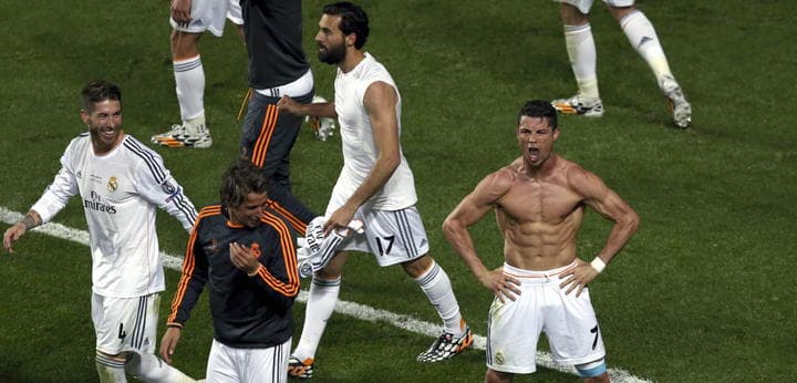 Cristiano Ronaldo festejó eufóricamente el cuarto gol anotado por el Real Madrid y que fue de su autoría. (ARCHIVO)