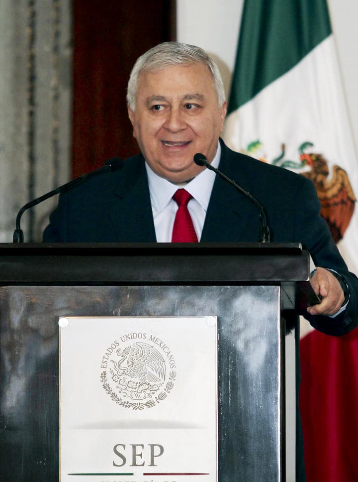 El titular de la SEP consideró que la respuesta al acoso escolar no corresponde solo a la dependencia, sino que se debe prevenir en la parte complementaria.