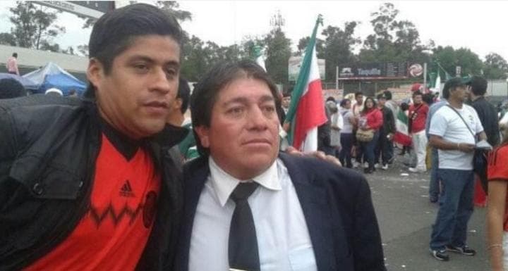 Luis Alberto Flores Hernández, de 45 años, dice ser 'el Papá' del 'Piojo', por eso nos parecemos tanto'. (El Universal)