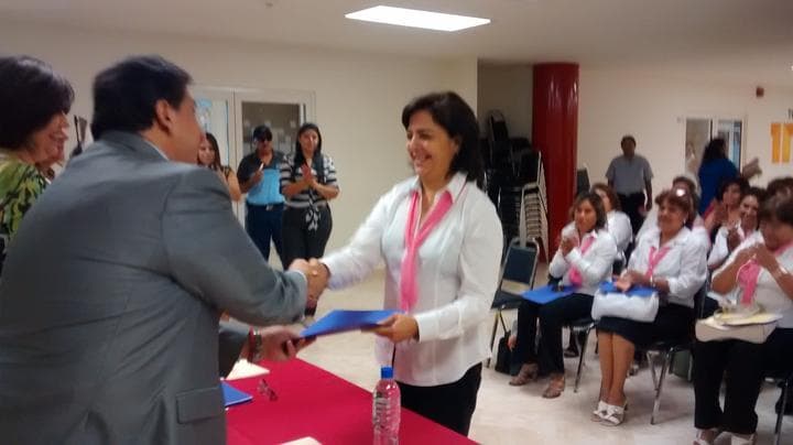 En la ceremonia se reconoció el esfuerzo de las mujeres por concluir el diplomado. (El Siglo de Torreón)