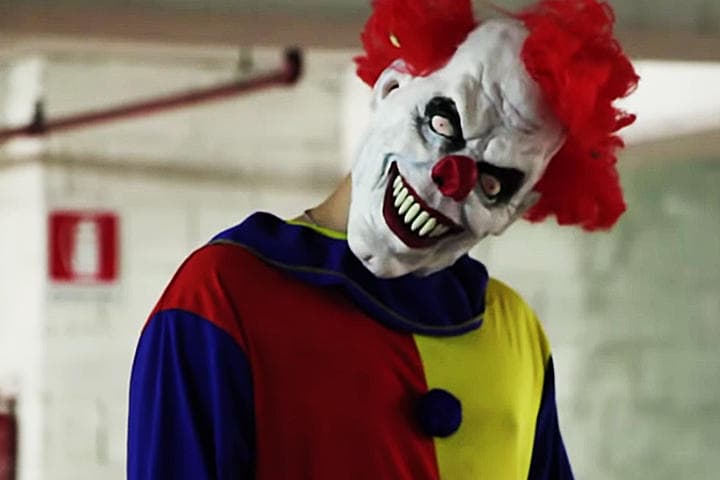 El payaso volvió a hacer de las suyas. (YouTube)
