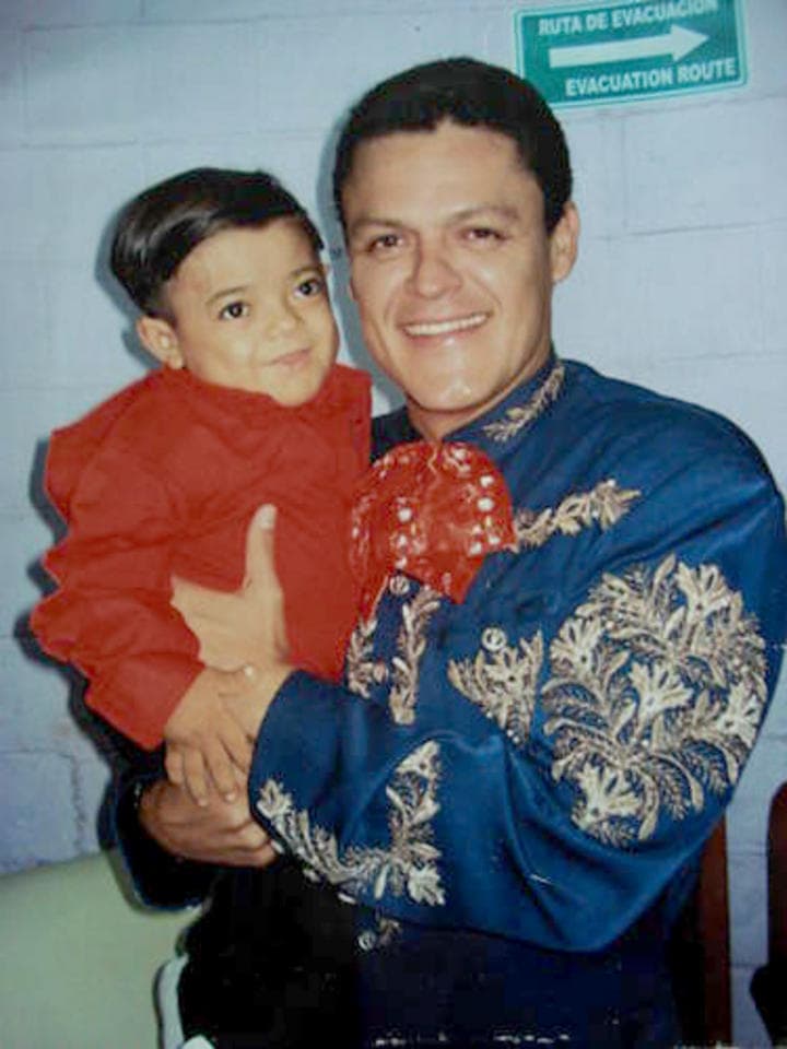 'Jimmy' se hizo famoso tras conocer a su ídolo, el cantante Pedro Fernández. (Archivo)