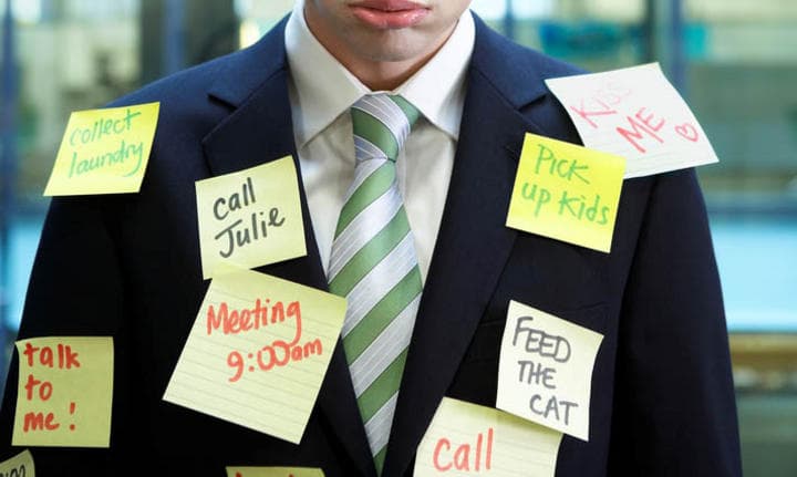 Los Post-it se volvieron populares gracias a su practicidad como recordatorio o medio de orden en las oficinas. (ARCHIVO)