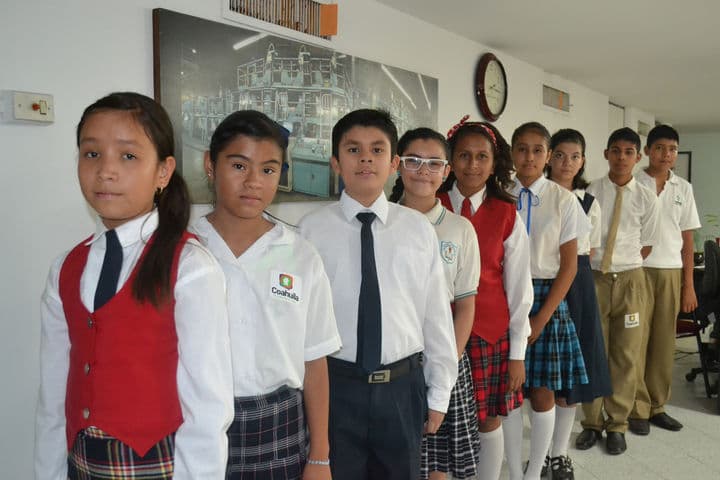 Destacados. Niños ganadores de la Olimpiada del Conocimiento, en su etapa estatal, viajarán a conocer al presidente.
