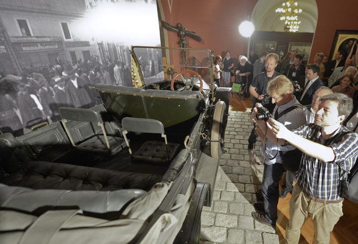Con la ayuda financiera de varios países y ciudades europeas, las autoridades de Sarajevo han preparado numerosas exposiciones, conciertos, conferencias y otros actos conmemorativos para mandar un mensaje de paz al mundo con motivo de este centenario. (EFE)