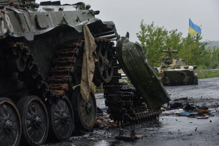 El Tanque de Guerra, también llamado carro de combate, consiste en un vehículo blindado utilizado para atacar y que no tiene mayores complicaciones para desplazarse en terrenos difíciles a velocidades que otros vehículos de guerra similares no conseguirían. (ARCHIVO)