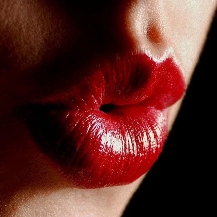 El rojo es asociado a la sensualidad.