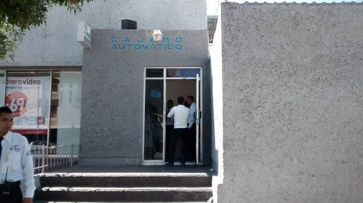 Al lugar se trasladaron elementos de la Dirección Estatal de Investigación (DEI), de la Policía Estatal Acreditable y de la Policía Militar, que se entrevistaron con el personal de Telmex. (El Siglo de Torreón)