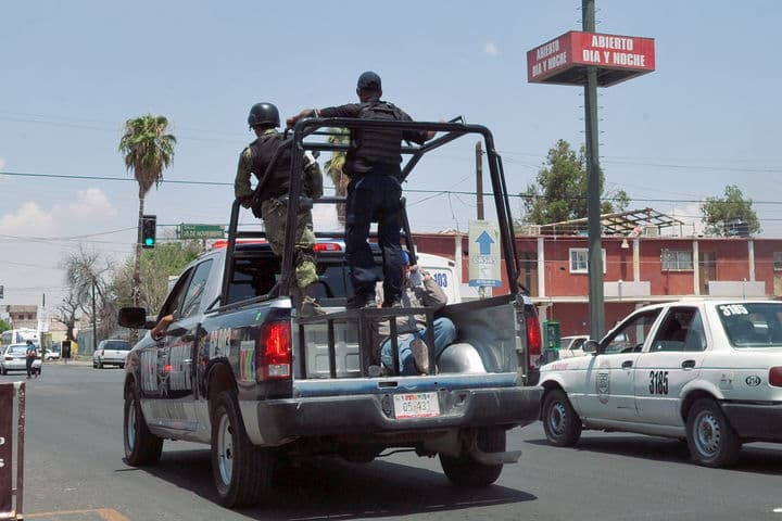 Robo. Agentes de la Policía Estatal Acreditable lograron la captura del menor que había robado.