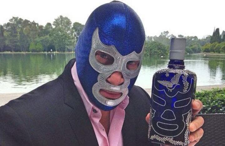 El gladiador, se mostró satisfecho y muy entusiasmado, por utilizar su nombre de 'guerra' en una bebida 100 por ciento mexicana y de gran tradición en el país. (Facebook)