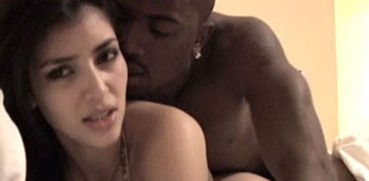 Kim Kardashian ha sido una de las celebridades que vivieron un escándalo por la filtración de un video íntimo. (INTERNET)