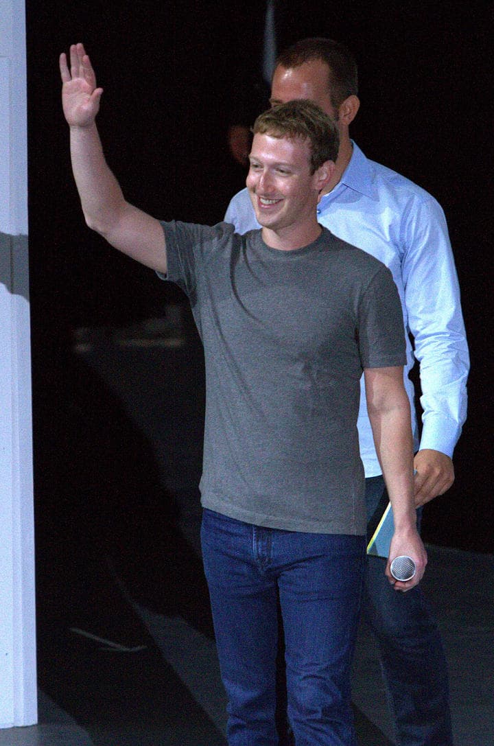El fundador de la red social Facebook expuso que charló de estos temas y del ciberbullying con el presidente Enrique Peña Nieto. (Notimex)