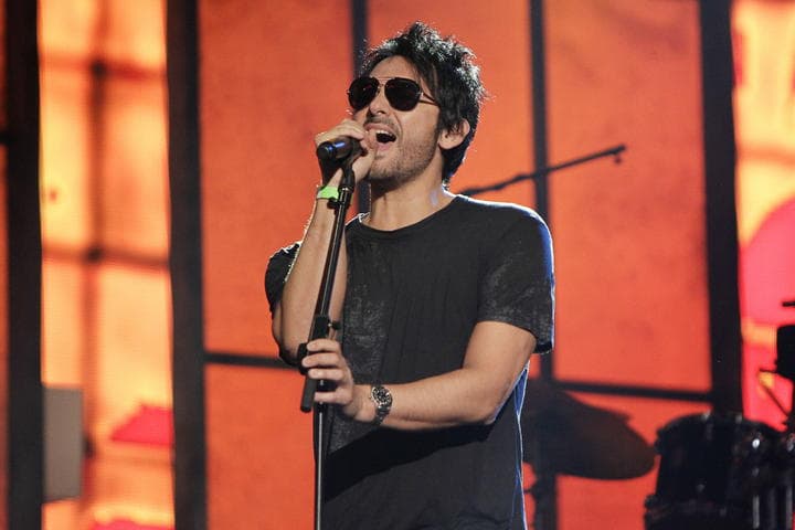Beto Cuevas durante el ensayo llevado a cabo en el American Airlines Arena de Miami en preparación para los Premios Tu Mundo de la cadena Telemundo que tuvieron lugar la noche del 21 de agosto. (EFE)