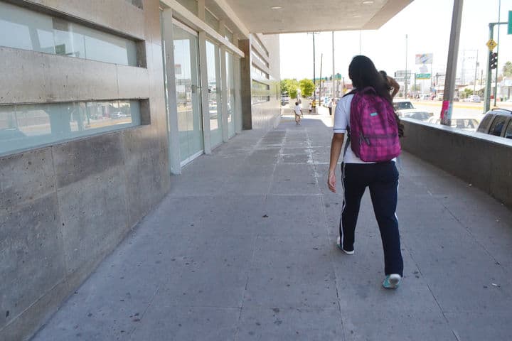 DESERCIÓN. Muchos jóvenes dejan la escuela porque no tienen apoyo económico.