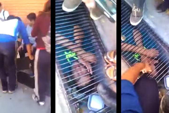 El joven permanece varios minutos bajo la canaleta mientras varios estudiantes le arrojan basura y otros lo golpean. (YouTube)