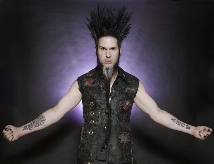 Con Static-X, formada en 1994, el músico publicó seis discos.