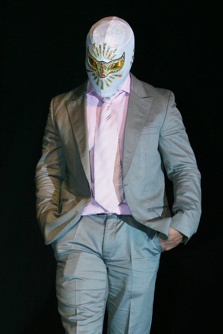 El luchador Místico tendrá que dejar su título welter del Consejo Mundial de Lucha Libre por una fuerte lesión. Místico renuncia a su campeonato por lesión