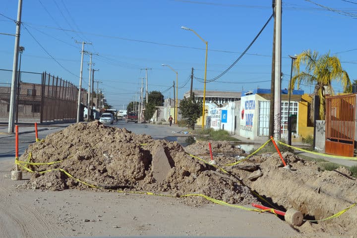 Insalubridad. Las obras de reparación de drenaje siguen sin terminar.
