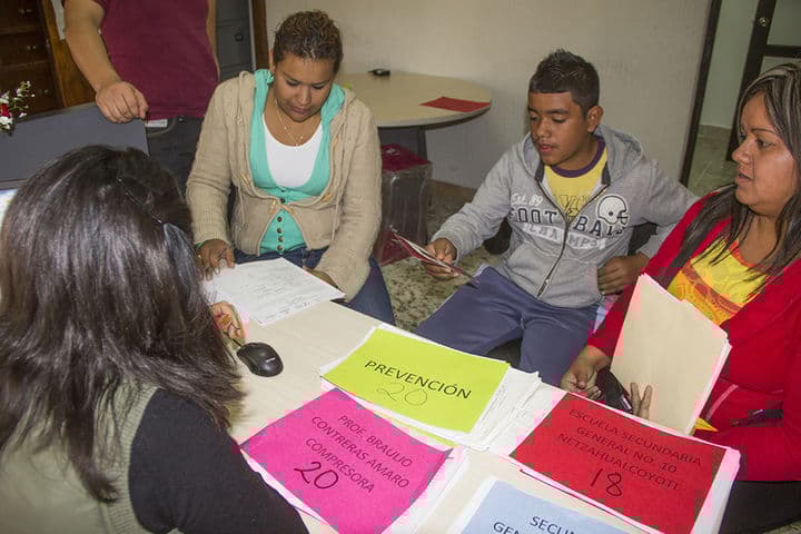 Ayuda. Un total de 300 estudiantes de nivel secundaria se beneficiaron con la entrega de becas que se realizó a través del Pronapred.