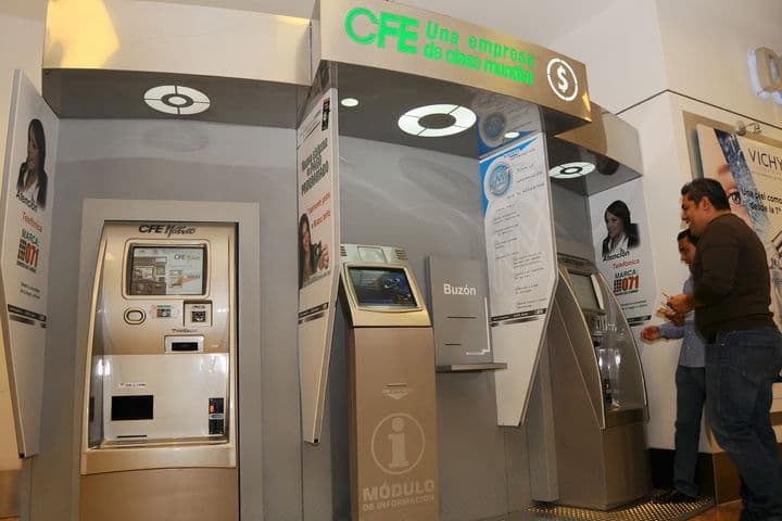Inauguración. La CFE puso en marcha su primer Centro de Atención Virtual en el centro comercial Cuatro Caminos.
