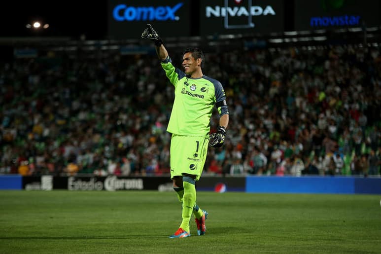 “Hoy 19 de diciembre de 2014, con el mismo gusto de cuando debuté, anuncio mi retiro del futbol mexicano profesional”, sentenció Oswaldo. (Archivo)