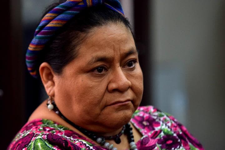 La activista guatemalteca Rigoberta Menchú Tum, quien se ha destacado como defensora de los derechos humanos e indígenas, cumple 56 años de edad. (ARCHIVO)
