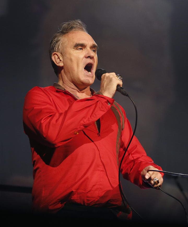 El músico manifestó su reprobación a la tauromaquia y dijo sentirse 'complacido' por las cornadas que recibió 'la asesina serial Karla de los Ángeles' en la Plaza de Toros México.