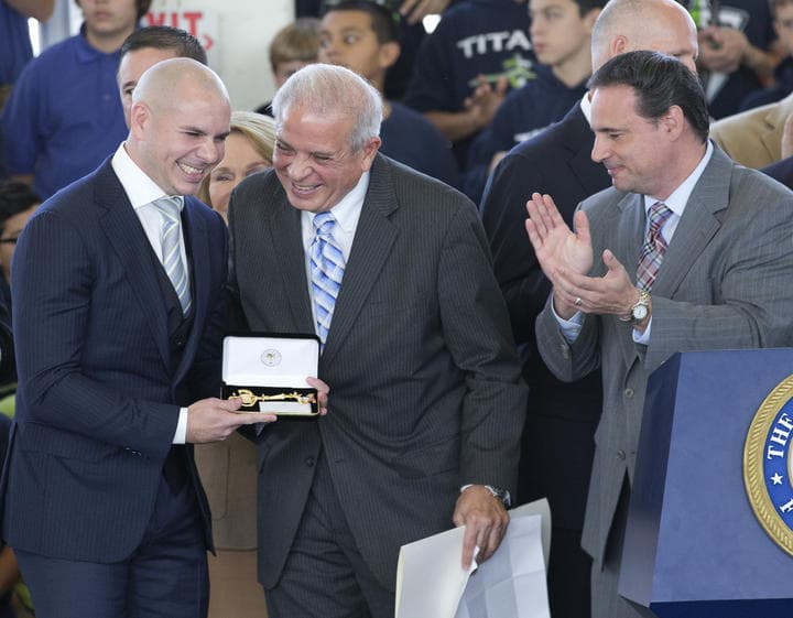 Pitbull fue reconocido. (AP)
