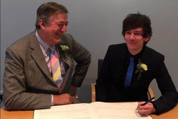 Matrimonio. El actor de The Hobbit, quien se casó con Elliot Spencer, publicó en Twitter la imagen de la boda.