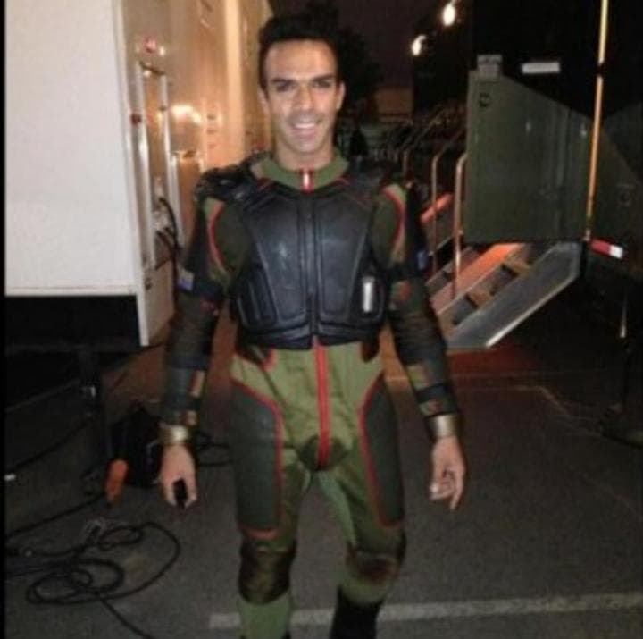 El actor británico Darren Shahlavi, famoso por interpretar a Kano en ‘Mortal Kombat: Legacy’, murió por una aparente sobredosis de medicamentos. (Twitter)