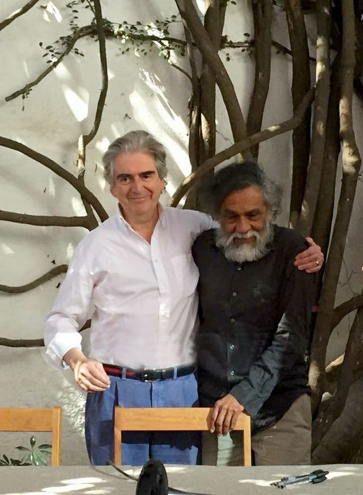 Recibe. Francisco Toledo y Rafael Tovar de Conaculta.