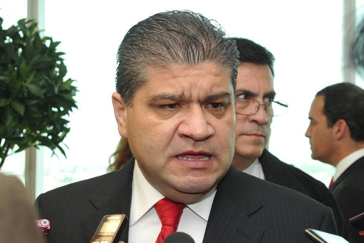 Riquelme dice que Salazar no tiene nada que hacer. (Archivo)