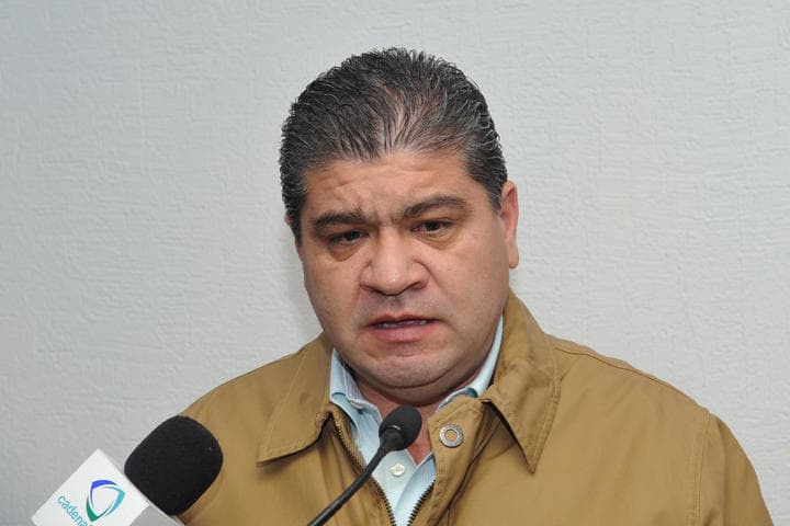 El Partido Acción Nacional (PAN) exigió al alcalde de Torreón, Miguel Riquelme Solís aclarar las denuncias por peculado a causa del ejercicio indebido del servicio público y abuso de autoridad.