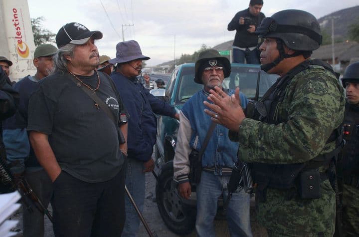 Choque. Los policías conunitarios llegaron a Chilpancingo y se creó una tensión  con los federales.
